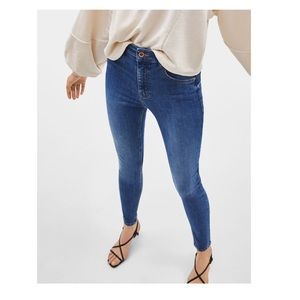•NWT Bershka Skinny Jeans•
